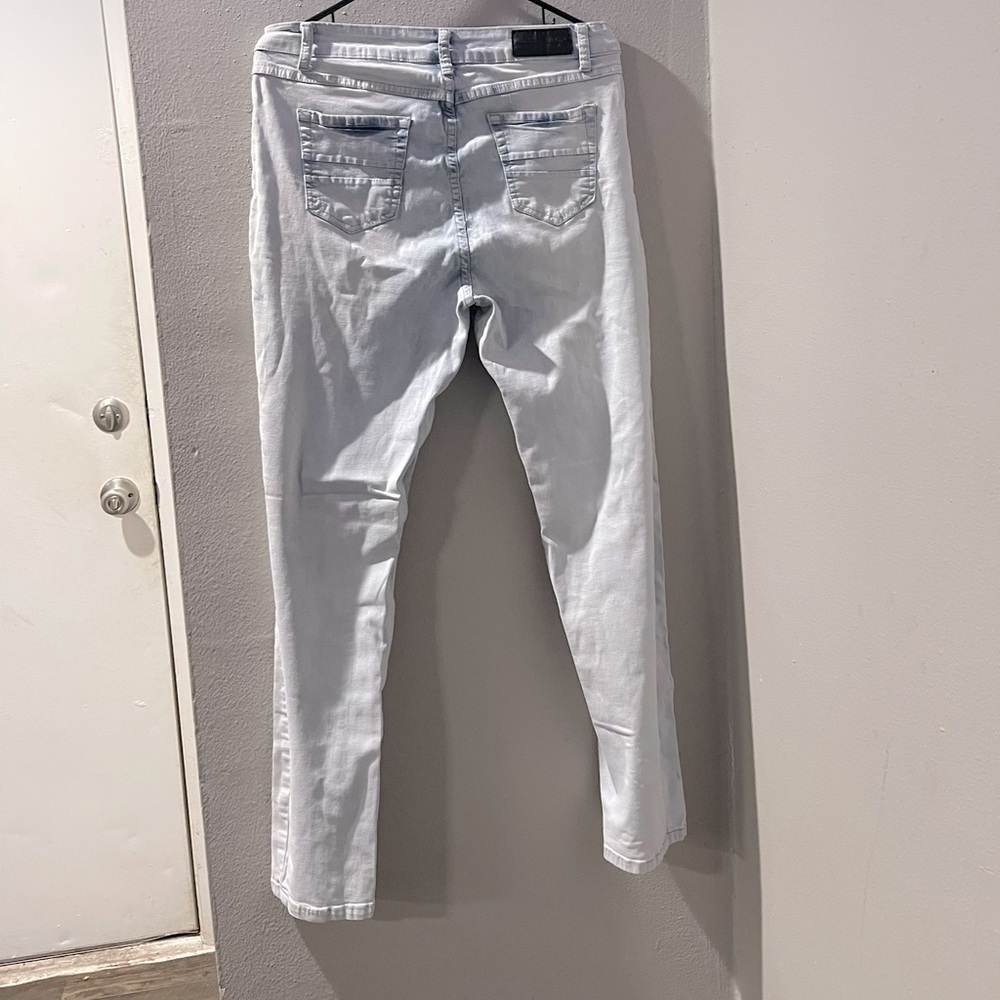 Forever 21 Ripped Jeans - Picture 4 of 11